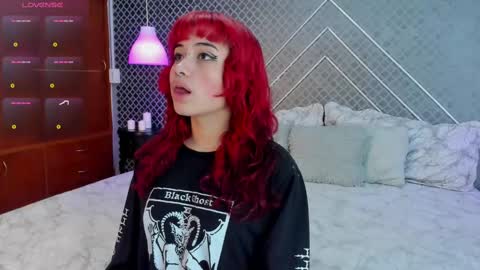 Snapshot of liilith_bloom chatting on October 1, 8:08 pm Lilith online show from October 1, 8:08 pm