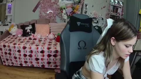 Lil Bunny online show from February 2, 4:15 am