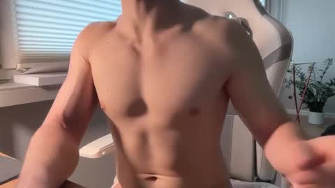 lil_buu online show from December 16, 9:35 am