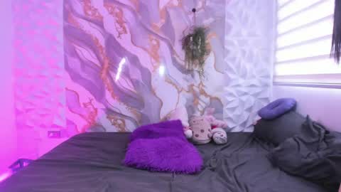 daphne and stuart online show from May 25, 9:10 pm