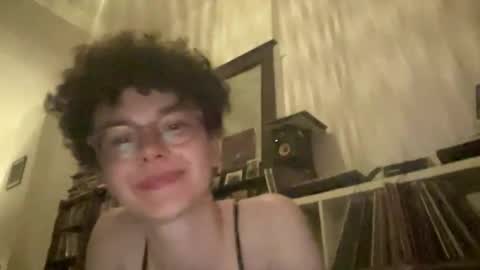 lilac_dreamsss online show from May 25, 11:33 pm