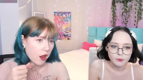 Lili online show from May 6, 11:27 am