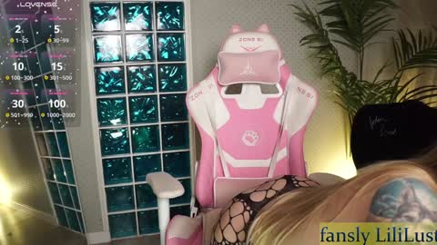 Lili online show from February 3, 2:02 pm