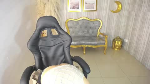 Lili online show from March 12, 6:07 am