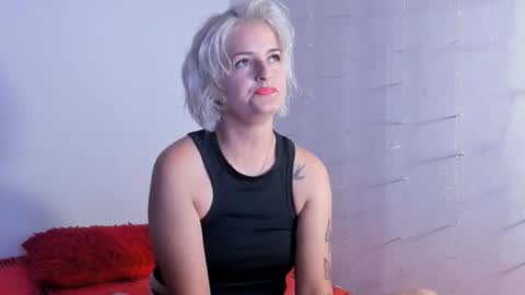 Lili online show from October 6, 10:49 pm