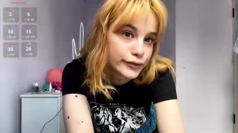 Lili online show from July 17, 9:22 am