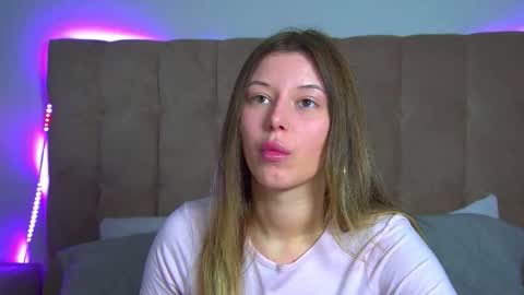 Mia online show from November 10, 6:16 am