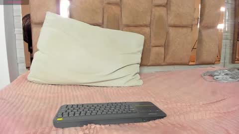 LILIAN  online show from March 31, 7:58 pm