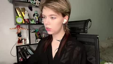Lilian online show from May 24, 7:26 am