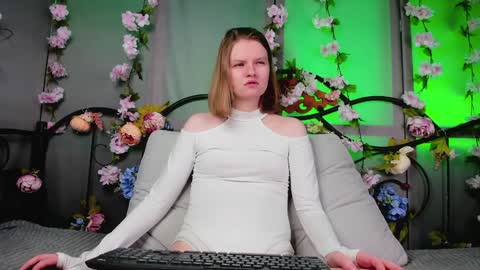 hi guys Im new here Im 18 years oldIve never had sex online show from January 19, 1:22 pm