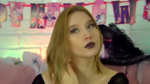 LiliLinn online show from October 31, 4:35 am