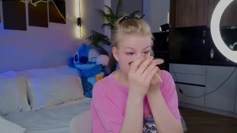 lililok101 online show from April 21, 1:53 am