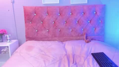 lilirousee online show from April 16, 9:39 pm