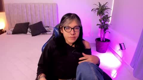 lilith  online show from May 20, 11:27 am