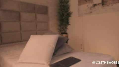 lilith_sage_ online show from April 18, 7:40 pm