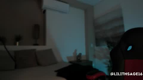 lilith_sage_ online show from October 20, 11:48 am