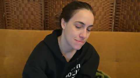 L online show from February 7, 2:09 pm