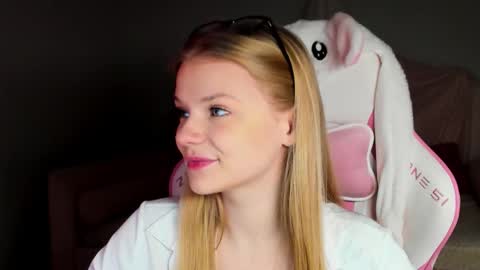 lilitrosen online show from November 16, 6:15 am