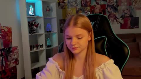 lilitrosen online show from November 18, 6:11 pm