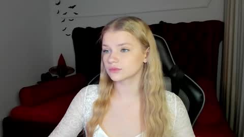 lilitrosen online show from November 4, 6:42 pm