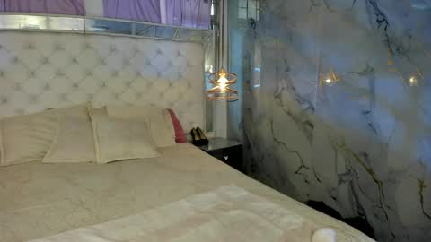 lill_kims online show from June 5, 12:32 pm
