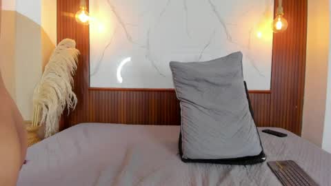 lillian_lee1 online show from May 6, 5:30 pm