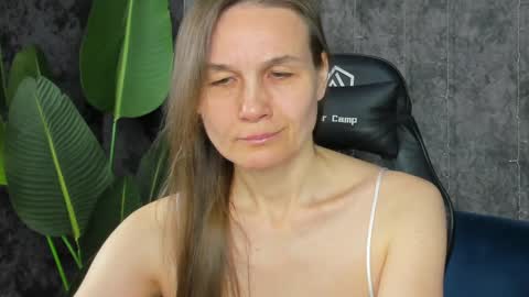 lillian_white1 online show from April 6, 1:03 am