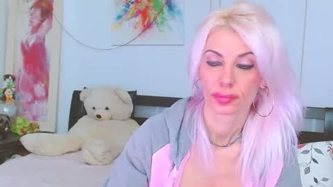 Lara online show from November 12, 7:00 am