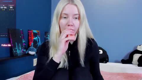 lillie_berry online show from March 4, 6:10 am