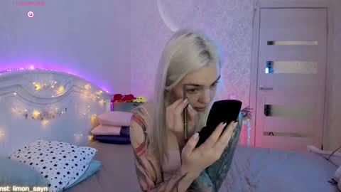 LilliMoore online show from September 29, 11:37 pm