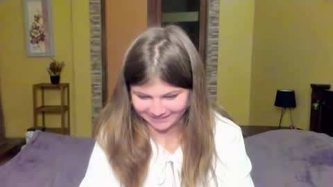 Snapshot of lilly_jess chatting on October 21, 8:01 pm Lilly online show from October 21, 8:01 pm