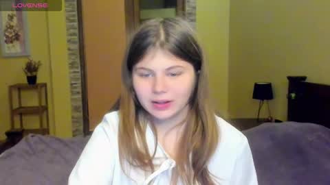 Snapshot of lilly_jess chatting on October 20, 7:08 pm Lilly online show from October 20, 7:08 pm