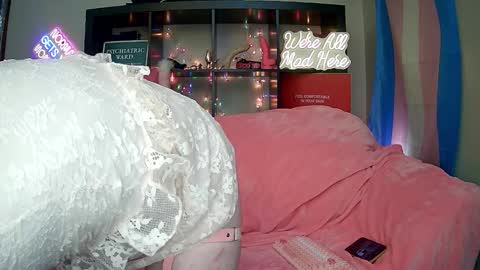 Snapshot of lillyvtrap chatting on October 26, 10:42 pm lillyVonT online show from October 26, 10:42 pm