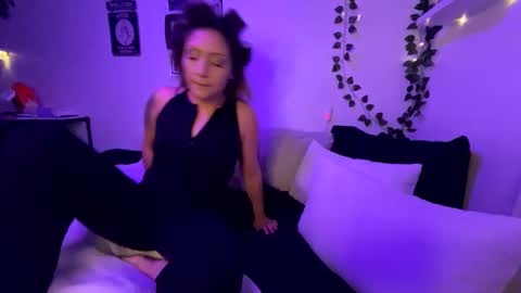 lilnikkicreampuff online show from January 21, 4:10 am