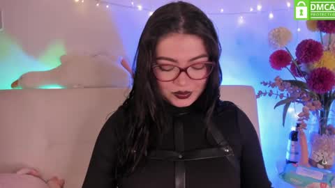 lily_cherry0 online show from May 10, 10:38 pm