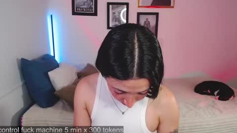 Snapshot of lily_evans_ chatting on February 9, 11:57 pm just lily online show from February 9, 11:57 pm