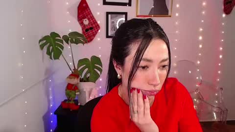 Snapshot of lily_evans_ chatting on December 28, 3:26 am just lily online show from December 28, 3:26 am