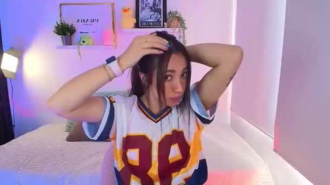 Snapshot of lily_evans_ chatting on September 24, 8:15 pm just lily online show from September 24, 8:15 pm