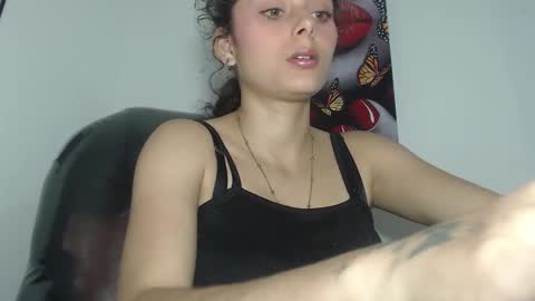Snapshot of lily_jone chatting on October 23, 9:15 pm LILY online show from October 23, 9:15 pm