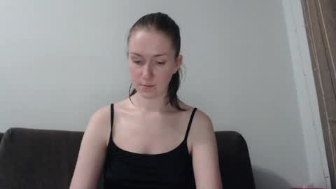 lily_love_x online show from May 8, 1:11 am