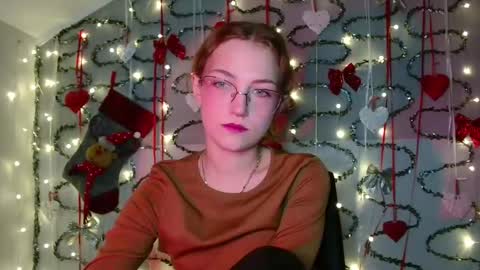 small lily online show from November 19, 6:07 pm