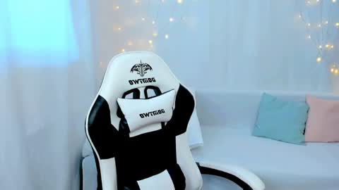 lilydavisss online show from April 9, 3:32 am