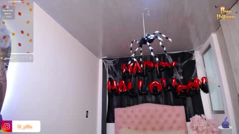 lilyfox23 online show from October 29, 1:46 pm