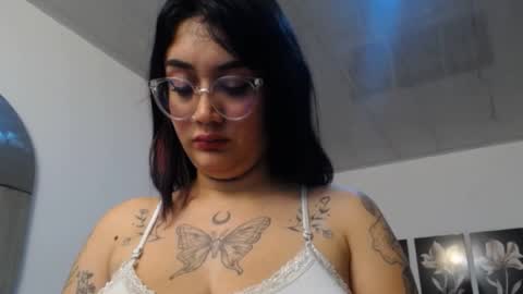 lilyfox23 online show from March 28, 1:23 pm