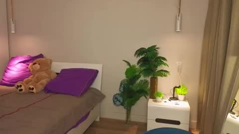 lilylisy online show from December 22, 1:18 pm