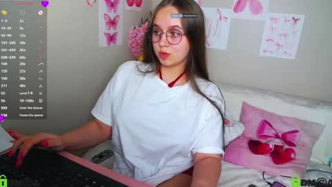 Lily online show from September 19, 2:43 pm