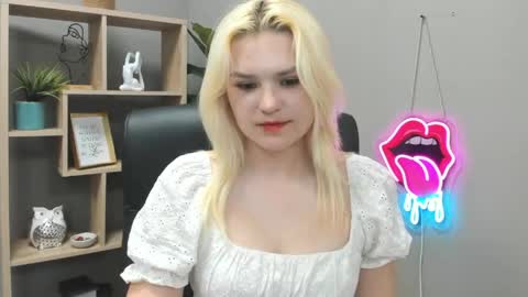 Lily online show from May 27, 6:32 am