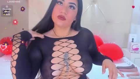 Snapshot of lin_jayani chatting on February 13, 12:00 pm Lin  online show from February 13, 12:00 pm
