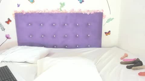 Snapshot of lin_jayani chatting on September 16, 12:18 pm Lin  online show from September 16, 12:18 pm