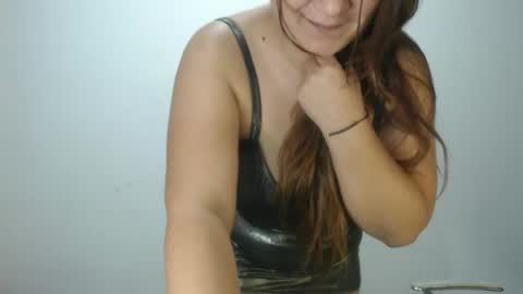 Snapshot of lina_playful chatting on September 17, 11:02 am iiisabella online show from September 17, 11:02 am